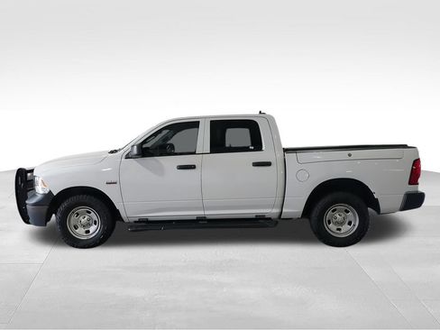 Used 2022 RAM 1500 4x4 Crew Cab Classic image 5