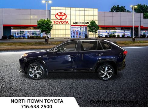 Used 2022 Toyota RAV4 SE image 2