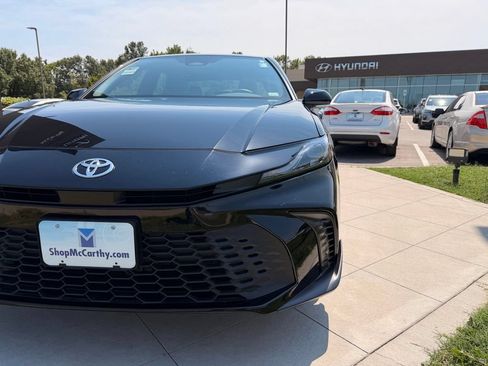 Used 2025 Toyota Camry SE AWD/4WD image 13