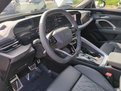 Used 2025 Audi SQ5 Prestige AWD/4WD image 16