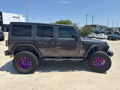 Used 2016 Jeep Wrangler Unlimited Sahara w/ Connectivity Group AWD/4WD image 4