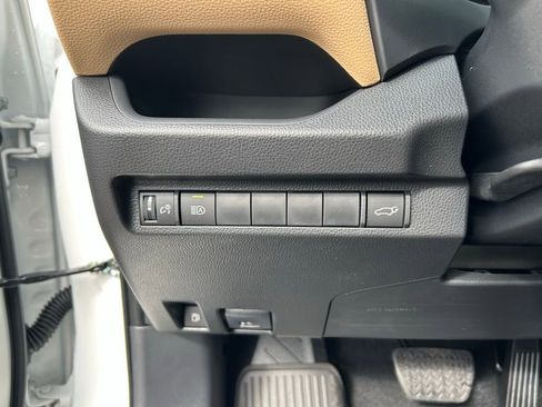 Used 2025 Toyota RAV4 XLE image 20