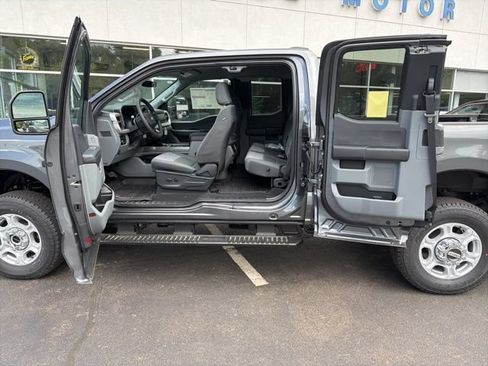 New 2026 Ford F350 XLT w/ FX4 Off-Road Package AWD/4WD image 13