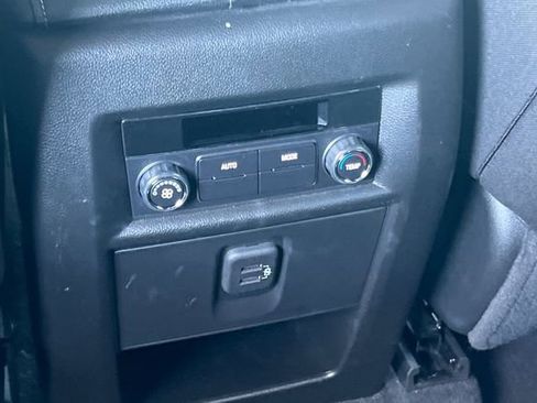 Used 2023 Chevrolet Traverse LT image 15