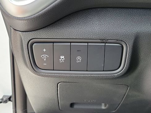 Used 2025 Kia Soul LX w/ LX Technology Package FWD image 30