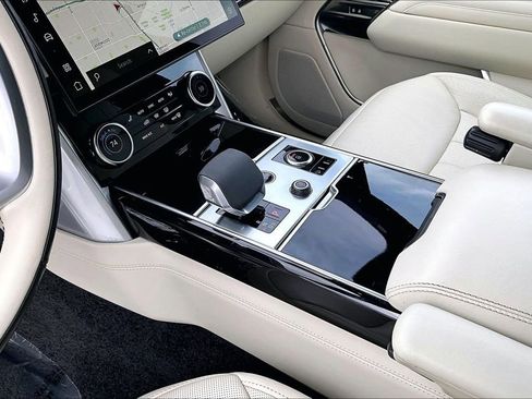 Certified 2023 Land Rover Range Rover SE AWD/4WD image 16