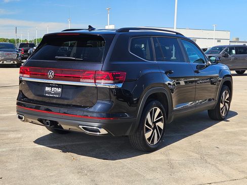 Used 2025 Volkswagen Atlas SE image 3