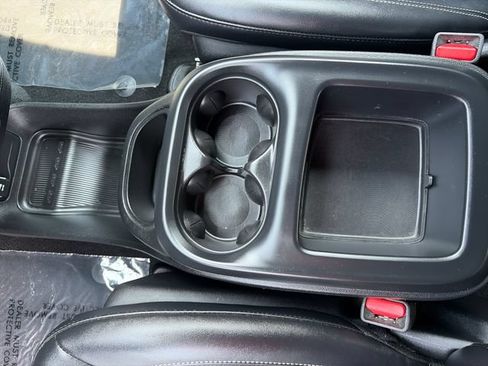 Used 2025 Chrysler Pacifica Select FWD image 34