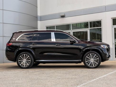 Used 2024 Mercedes-Benz Maybach GLS 600 4MATIC image 10