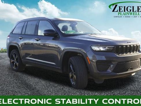 Used 2023 Jeep Grand Cherokee Altitude image 4