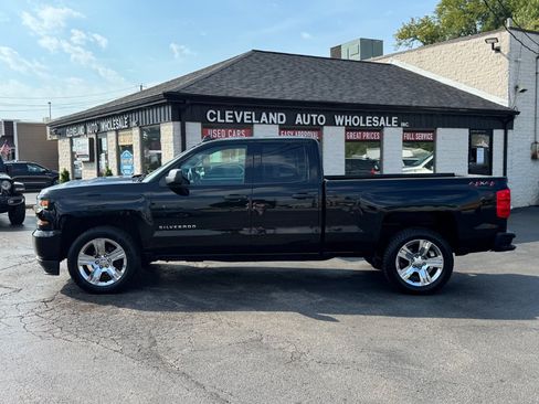 Used 2019 Chevrolet Silverado 1500 Custom w/ Custom Convenience Package AWD/4WD image 2