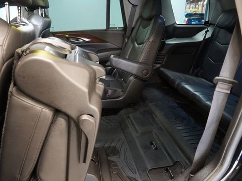 Used 2019 Cadillac Escalade Luxury AWD/4WD image 12