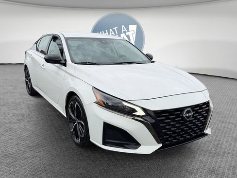 Used 2024 Nissan Altima 2.5 SR image 1