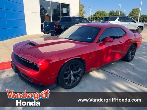 Used 2019 Dodge Challenger R/T RWD image 1