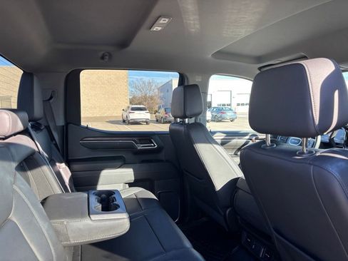 Used 2024 GMC Sierra 1500 SLT image 11