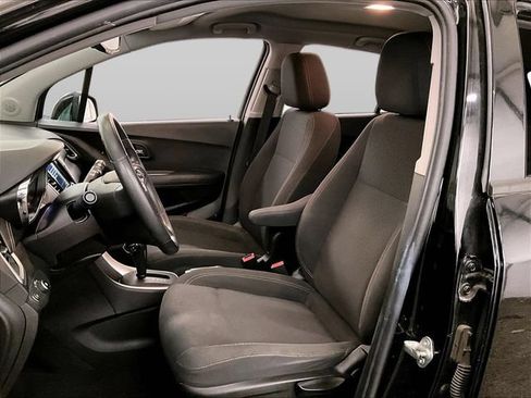 Used 2019 Chevrolet Trax LS w/ Tint and Cruise Package AWD/4WD image 25
