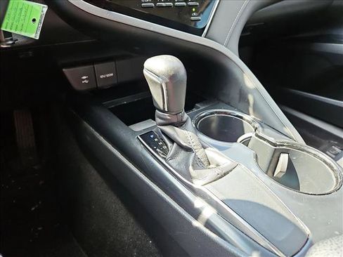 Used 2018 Toyota Camry SE FWD image 11