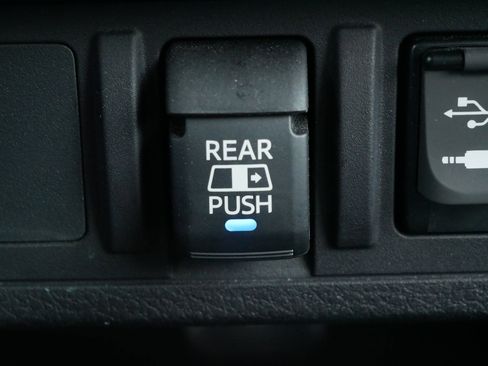 Used 2019 Toyota Tacoma TRD Sport image 31