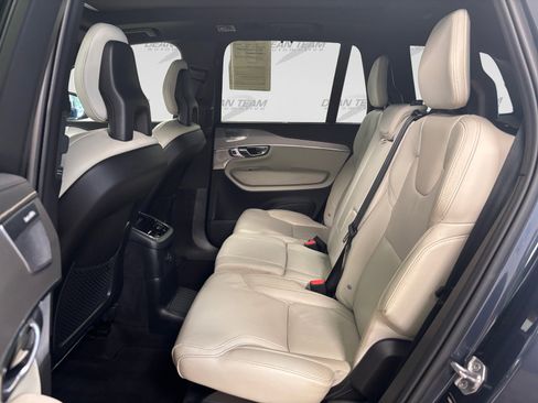 Used 2022 Volvo XC90 T8 R-Design AWD/4WD image 11