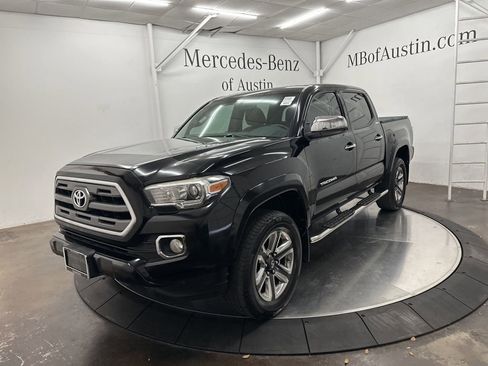 Used 2017 Toyota Tacoma Limited image 3