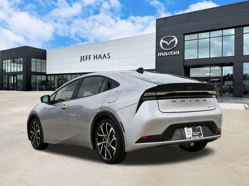 Used 2025 Toyota Prius Plug-In Hybrid image 2