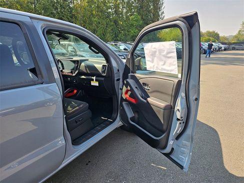 New 2025 Nissan Frontier PRO-4X w/ Interior Protection Package image 25