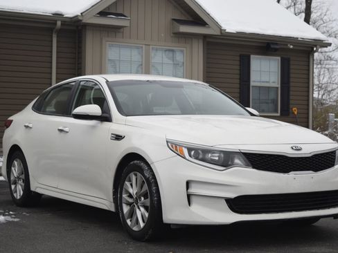 Used 2018 Kia Optima LX w/ 17" Alloy Wheels Package image 4