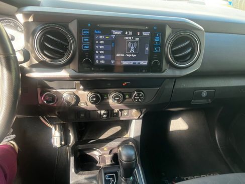 Used 2019 Toyota Tacoma TRD Off-Road image 16