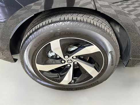 Used 2025 Jaguar F-PACE R-Dynamic S image 33