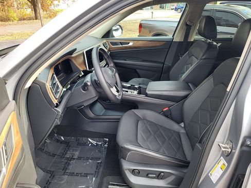 Used 2024 Volkswagen Atlas SE image 12