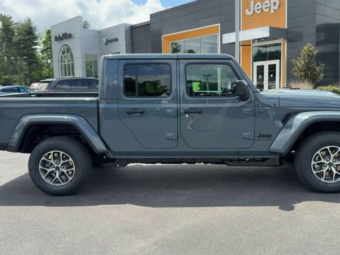 New 2026 Jeep Gladiator Sport AWD/4WD image 8