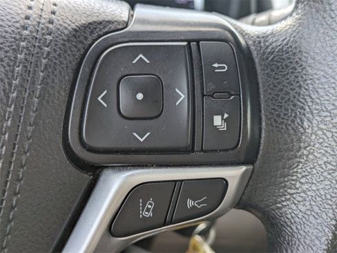 Used 2019 Toyota Highlander LE image 24