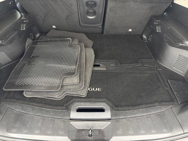 Used 2017 Nissan Rogue SV AWD/4WD image 25