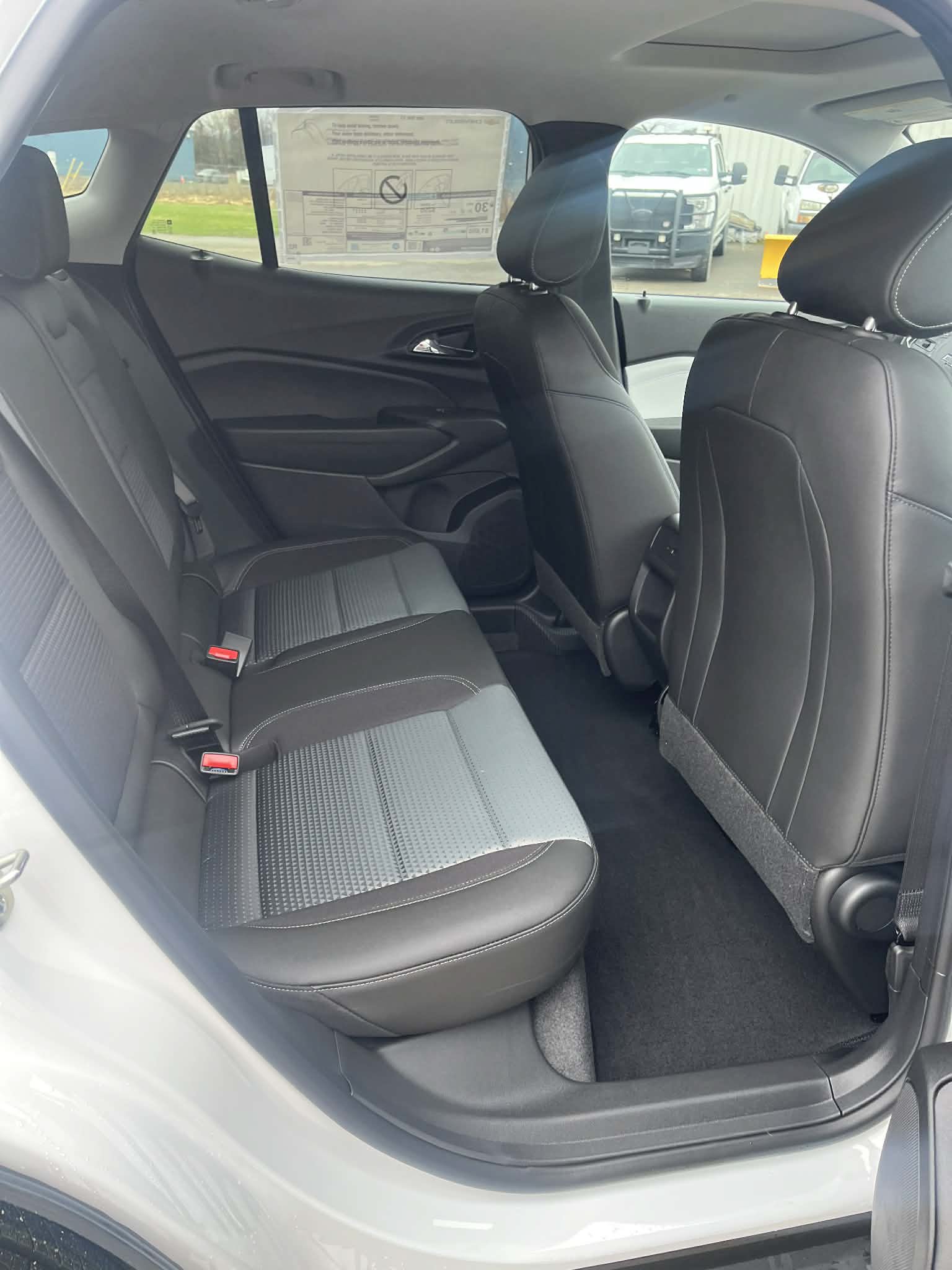 Used 2026 Chevrolet Trax LT w/ Sunroof Package FWD image 9