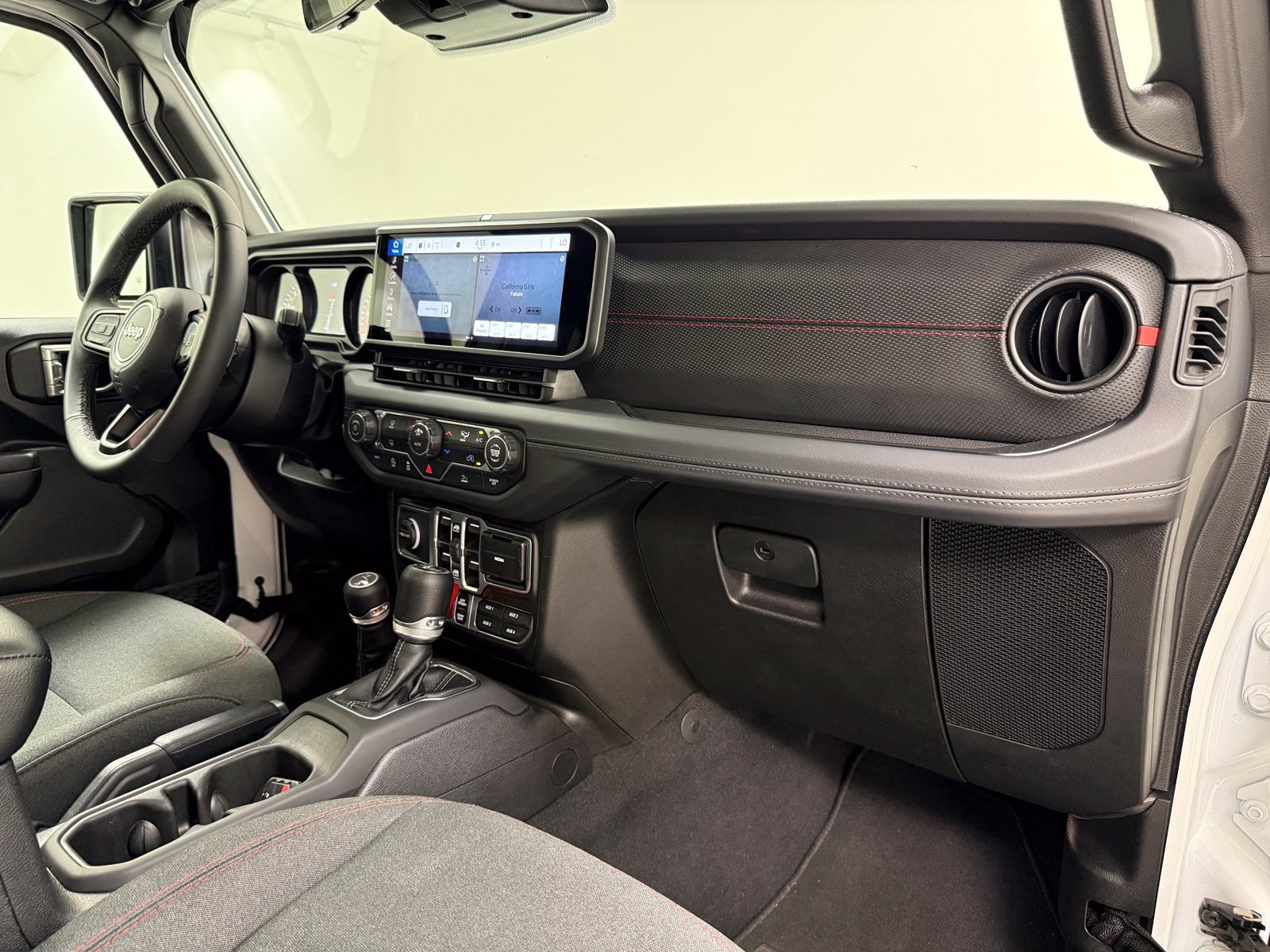 Used 2026 Jeep Wrangler Unlimited Rubicon AWD/4WD image 27
