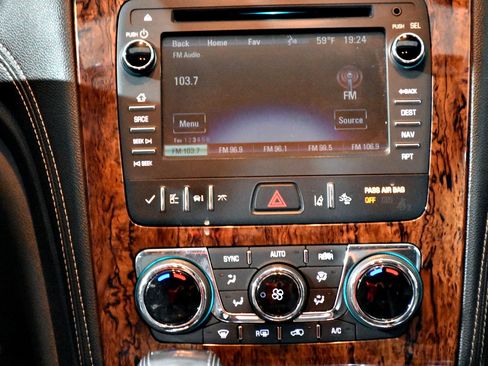 Used 2014 Chevrolet Traverse LTZ image 37