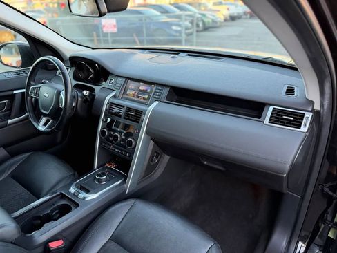 Used 2018 Land Rover Discovery Sport SE image 30