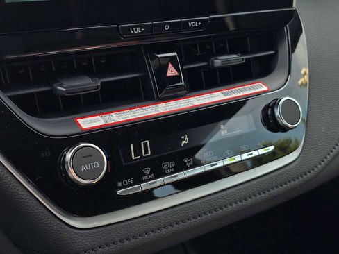 Certified 2025 Toyota Corolla SE image 24