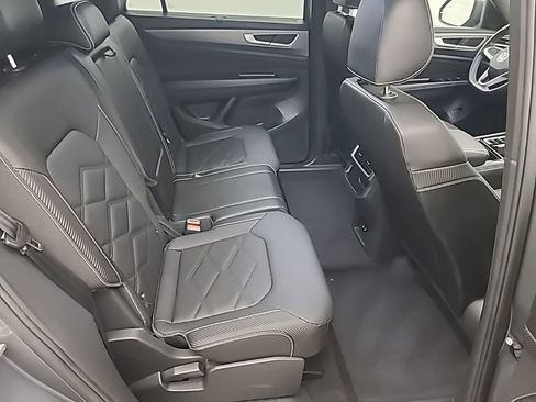 Used 2025 Volkswagen Atlas Cross Sport SE FWD image 16