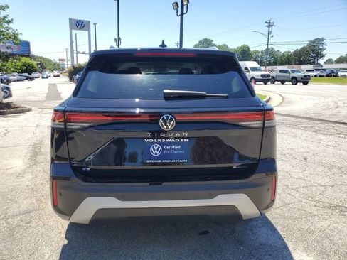 Certified 2025 Volkswagen Tiguan SE w/ Panoramic Sunroof Package AWD/4WD image 5