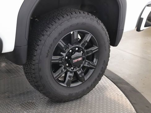 Used 2025 GMC Sierra 2500 AT4 w/ AT4 Premium Plus Package image 14