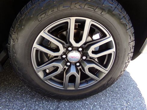 Used 2021 GMC Sierra 1500 AT4 w/ AT4 Premium Package AWD/4WD image 15