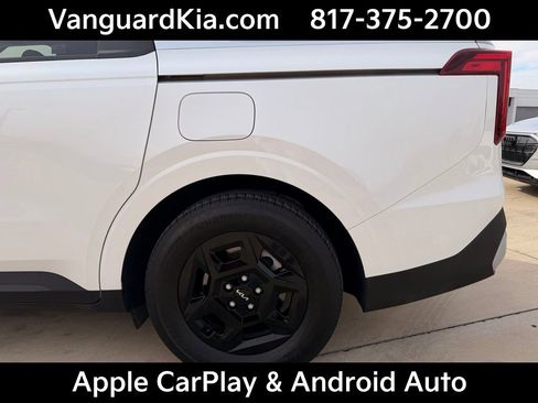Certified 2025 Kia Carnival image 9