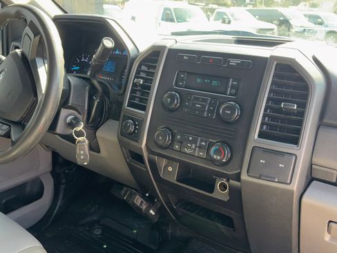 Used 2018 Ford F250 XL w/ Power Equipment Group image 11
