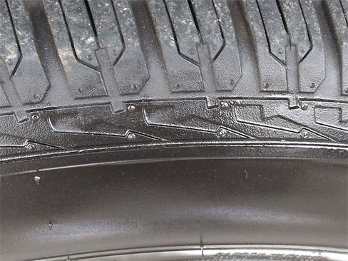 Used 2019 GMC Acadia SLE image 11