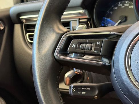 Used 2022 Porsche Macan AWD/4WD image 26
