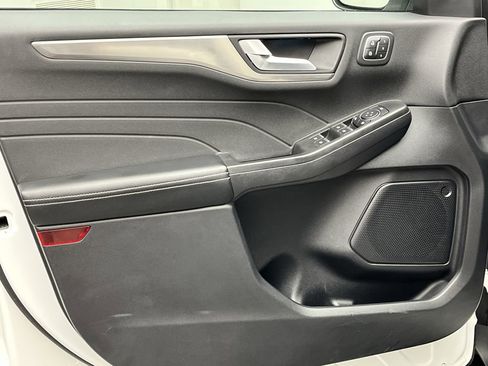 Certified 2022 Ford Escape Titanium AWD/4WD image 9
