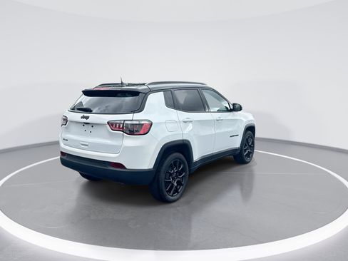 Used 2024 Jeep Compass Latitude w/ Convenience Group AWD/4WD image 9