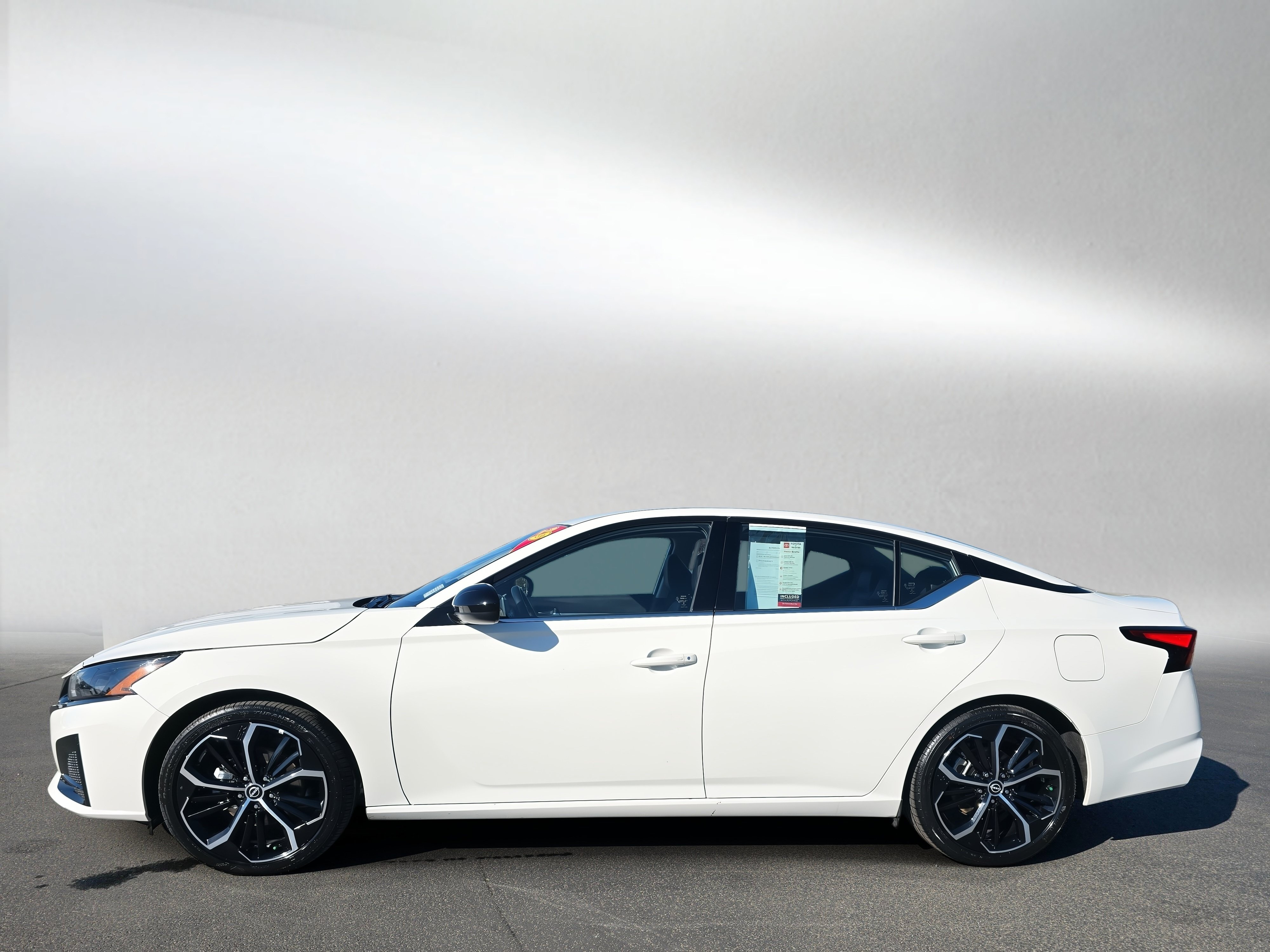 Used 2025 Nissan Altima 2.5 SR FWD image 2