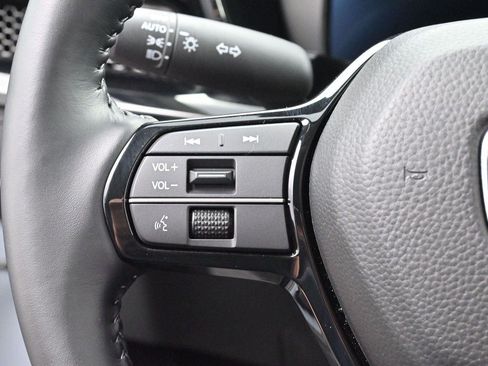 Used 2025 Chrysler Pacifica Select FWD image 15